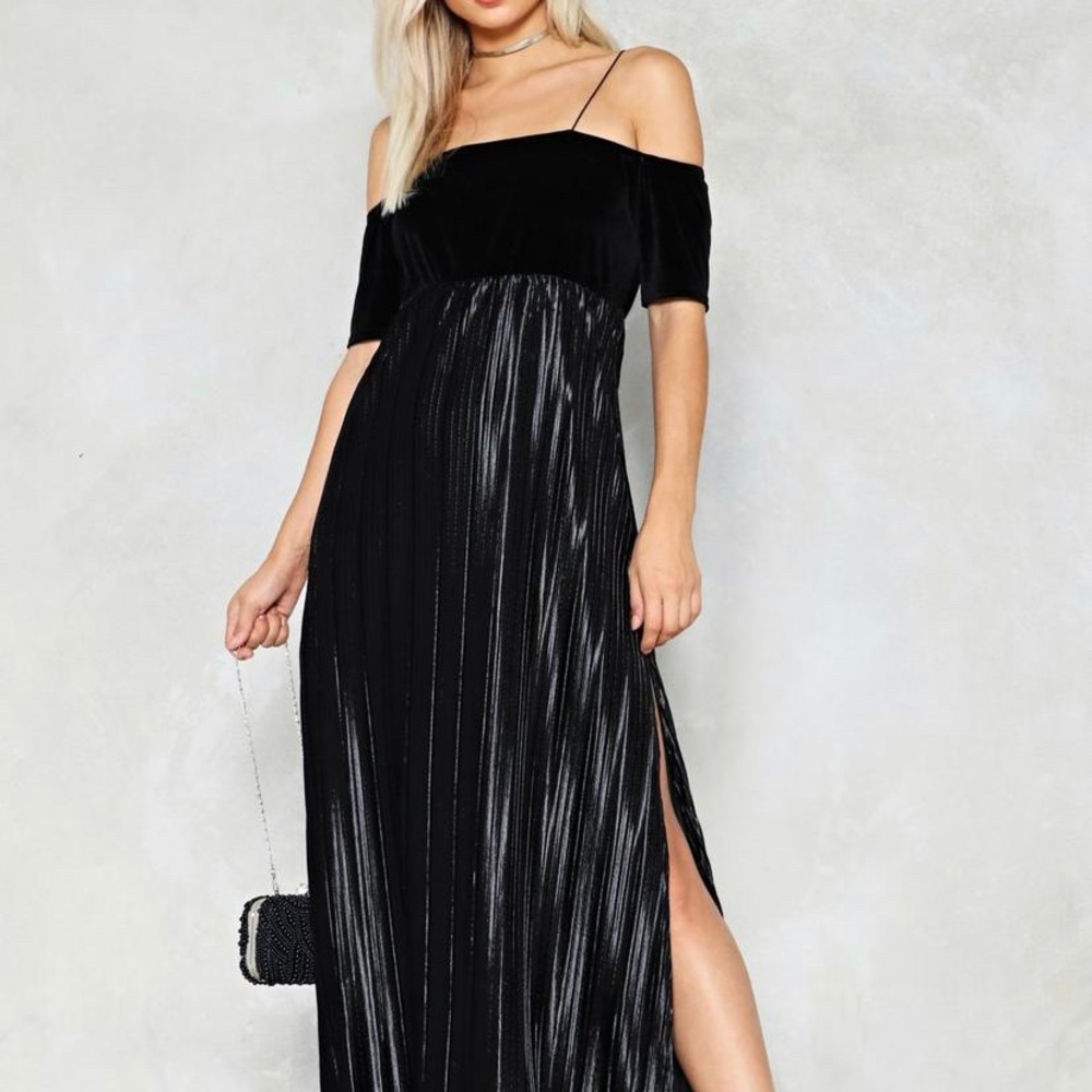 Nasty Gal Marry The Night Velvet Pleated Gown Black SZ US 4